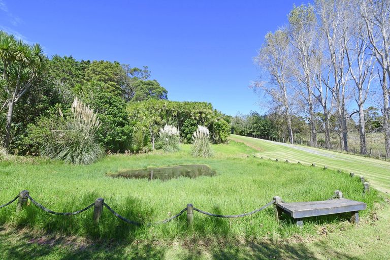 Photo of property in 10 Rangiora Road, Kaiwaka, 0573