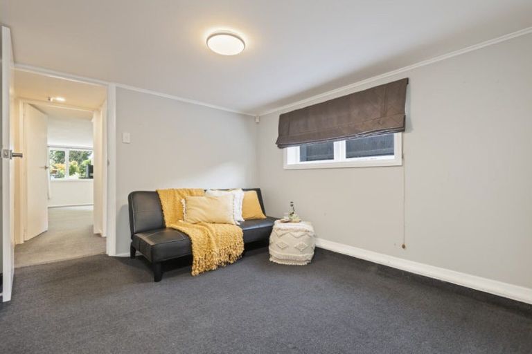 Photo of property in 6 Hughes Avenue, Hokowhitu, Palmerston North, 4410