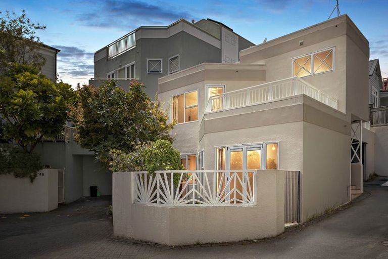 Photo of property in 12b Roxburgh Street, Mount Victoria, Wellington, 6011
