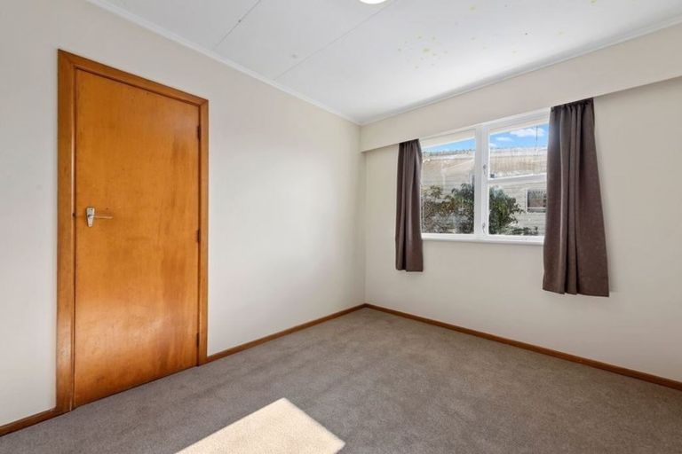 Photo of property in 12 Deller Grove, Silverstream, Upper Hutt, 5019