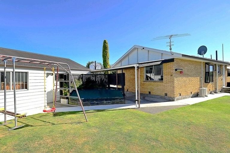 Photo of property in 11 Beeston Place, Redwood, Christchurch, 8051