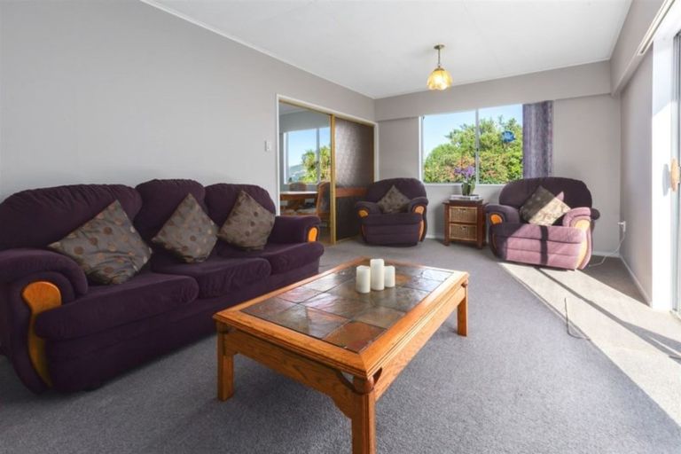 Photo of property in 9 Limerick Grove, Ascot Park, Porirua, 5024