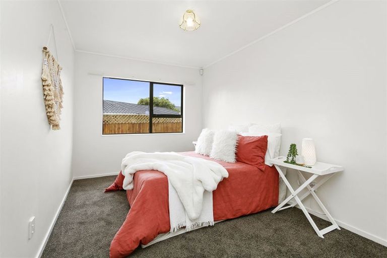 Photo of property in 73a Larsen Crescent, Tawa, Wellington, 5028