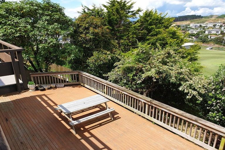 Photo of property in 27 Rembrandt Avenue, Tawa, Wellington, 5028