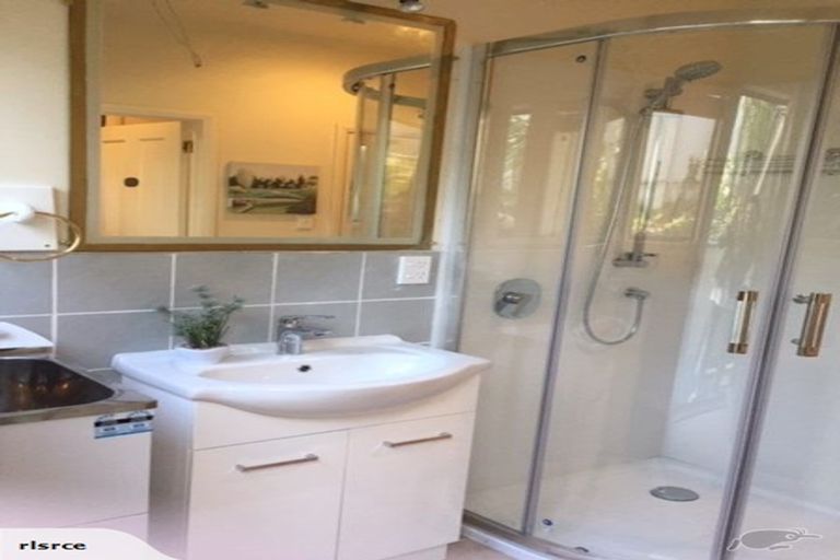 Photo of property in 19 Oakford Park Crescent, Greenhithe, Auckland, 0632