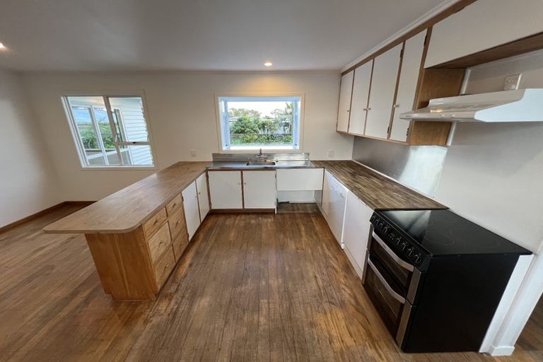 Photo of property in 368 South Road, Omata, New Plymouth, 4374