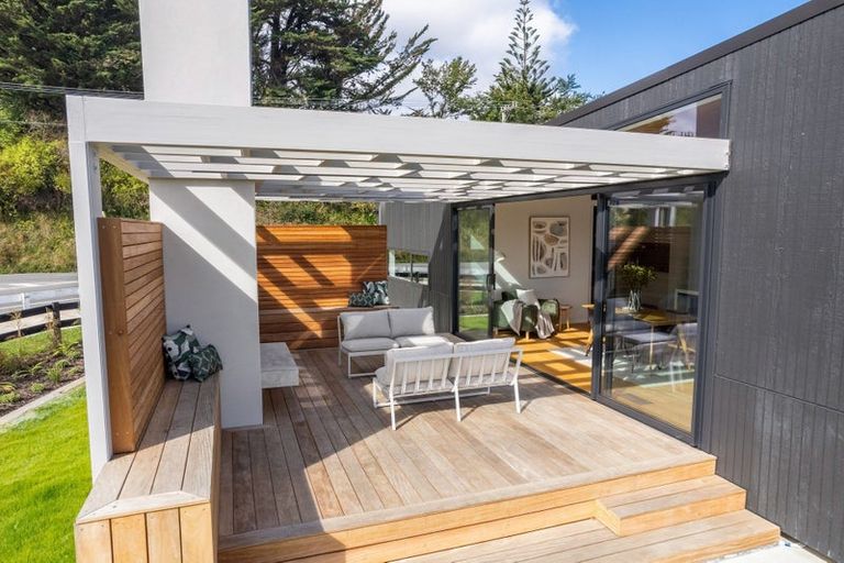 Photo of property in 43 Paekakariki Hill Road, Pauatahanui, Porirua, 5381