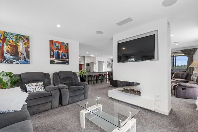 Photo of property in 60 Butterworth Crescent, Papamoa Beach, Papamoa, 3118