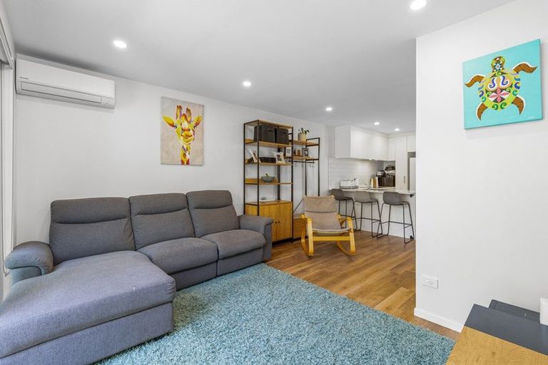 Photo of property in 29 Tokai Place, Glen Eden, 0602