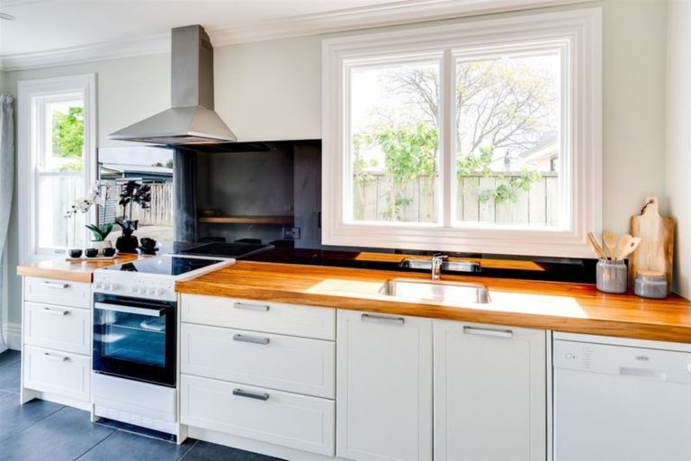 Photo of property in 80 Vigor Brown Street, Napier South, Napier, 4110