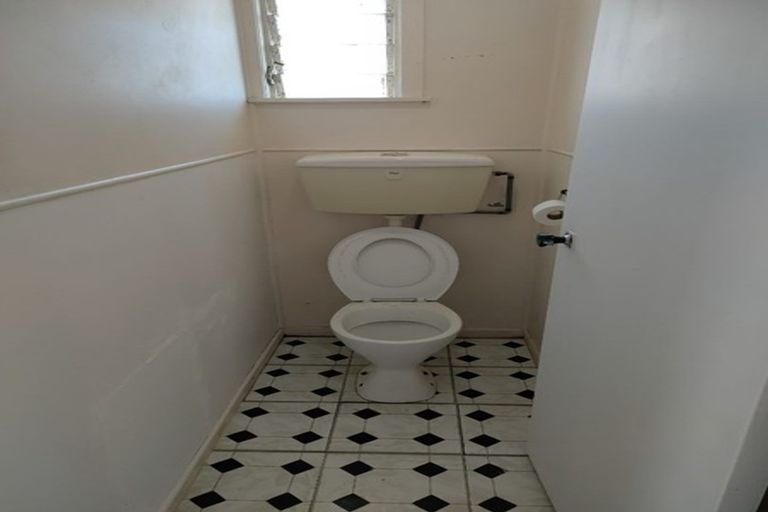 Photo of property in 25 Raglan Street, Mangere East, Auckland, 2024