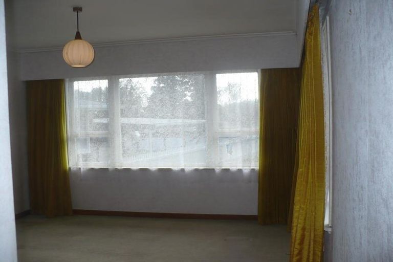 Photo of property in 2 Vera Road, Te Atatu South, Auckland, 0610