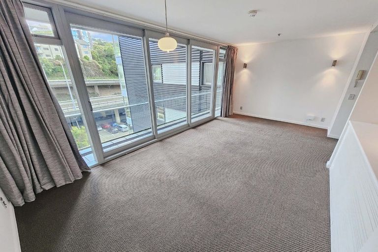 Photo of property in Montreaux Apartments, 2k/164 The Terrace, Wellington Central, Wellington, 6011