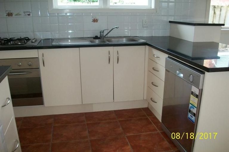 Photo of property in 33a Titoki Street, Te Atatu Peninsula, Auckland, 0610