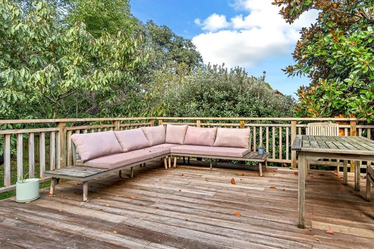 Photo of property in 2/17 Tobruk Crescent, Milford, Auckland, 0620