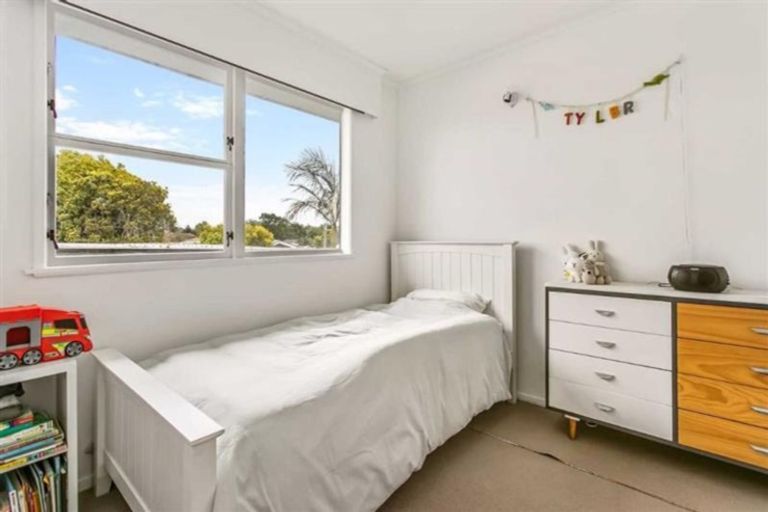 Photo of property in 1/29 Woodside Road, Massey, Auckland, 0614