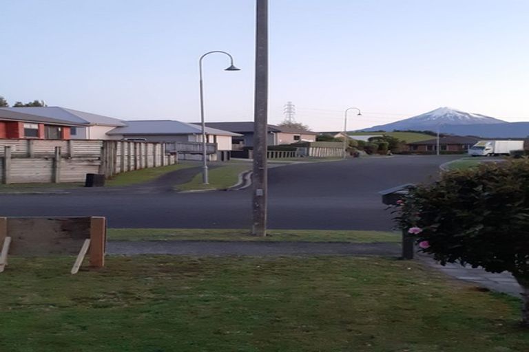 Photo of property in 8 Pararewa Drive, Whalers Gate, New Plymouth, 4310