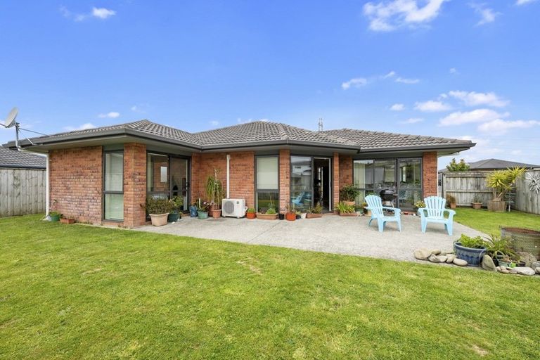 Photo of property in 9 Percy Kinsman Crescent, Riverstone Terraces, Upper Hutt, 5018