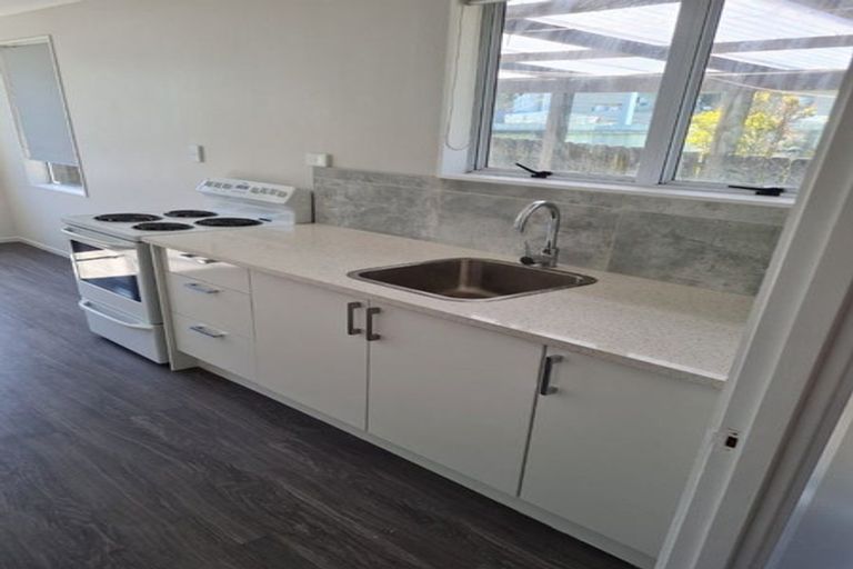 Photo of property in 2/3 Etherton Drive, Weymouth, Auckland, 2103