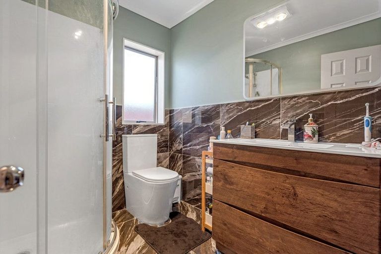 Photo of property in 46 Garelja Road, Henderson, Auckland, 0612