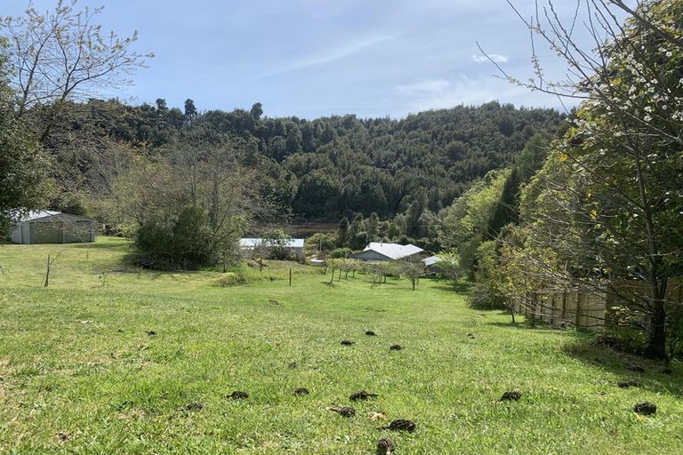 Photo of property in 37 Oxford Road, Lake Rotoma, Rotorua, 3074