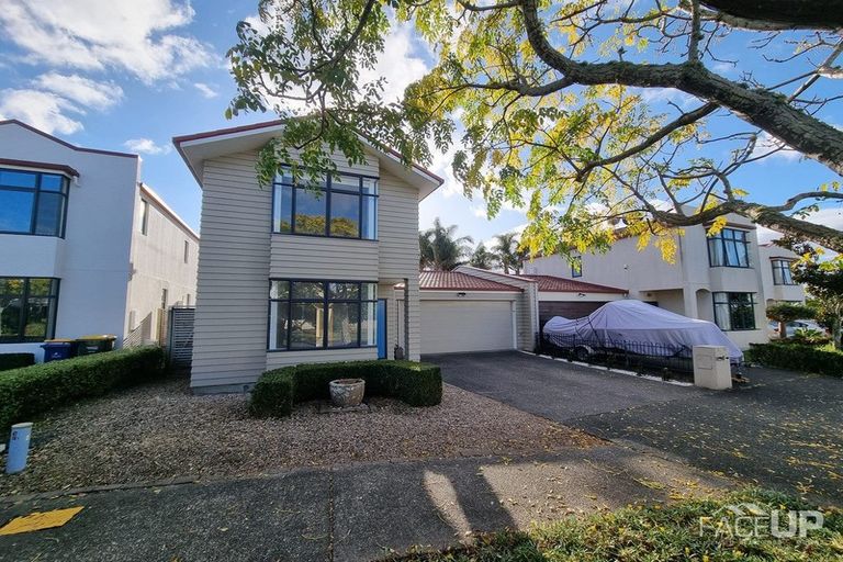 Photo of property in 52 Vinograd Drive, Te Atatu Peninsula, Auckland, 0610