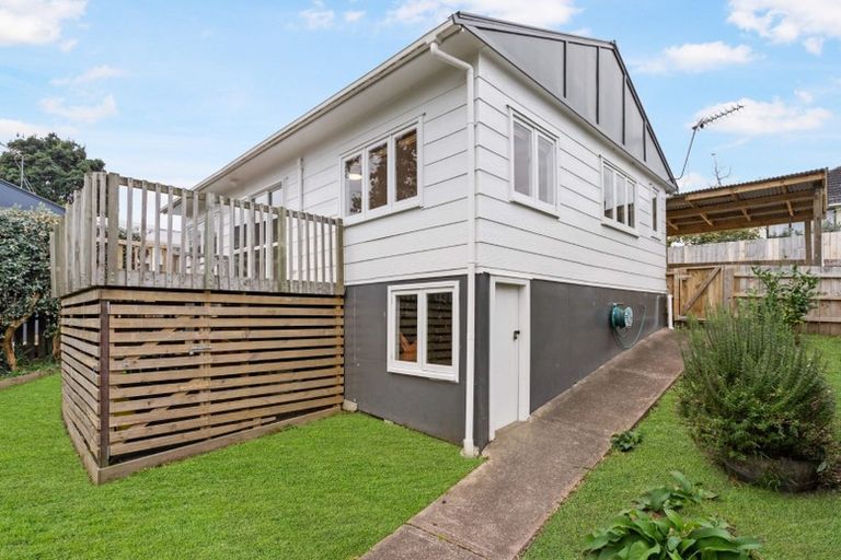 Photo of property in 88 Kelman Road, Kelston, Auckland, 0602