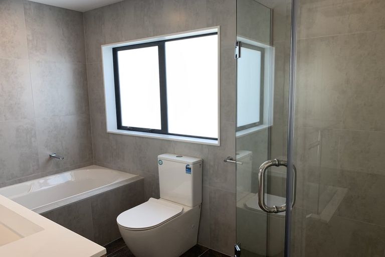 Photo of property in 40b Spencer Road, Pinehill, Auckland, 0632