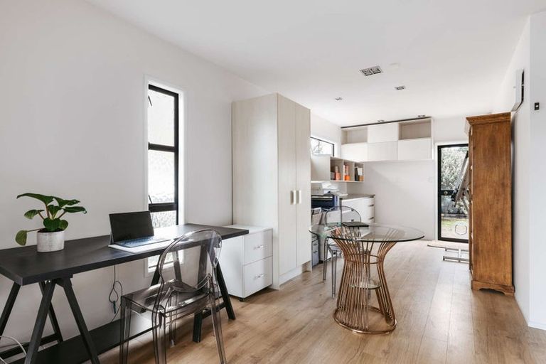 Photo of property in 21a Sunbrae Grove, Mount Maunganui, 3116