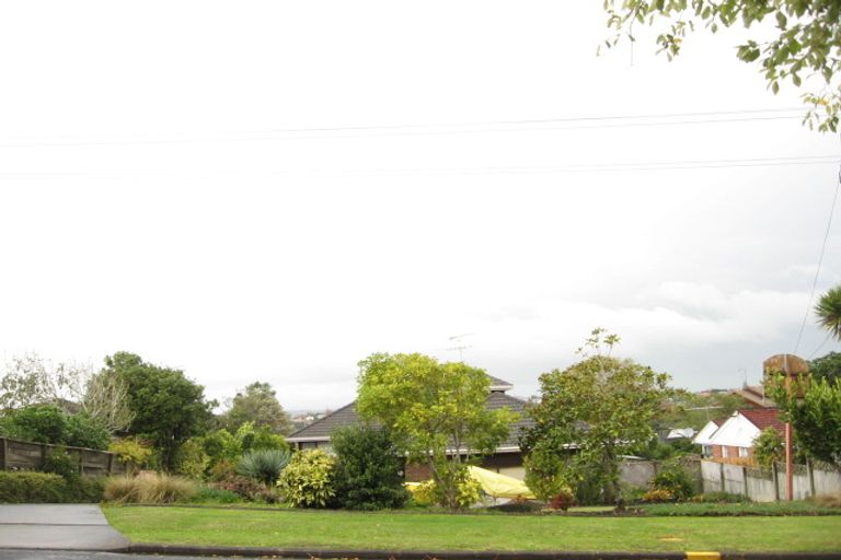 Photo of property in 47 Parkhill Road, Mellons Bay, Auckland, 2014