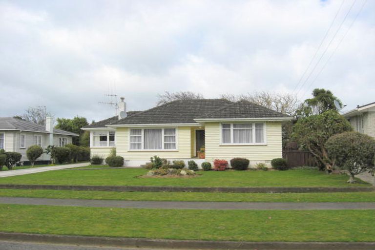 Photo of property in 105 Kawiu Road, Levin, 5510