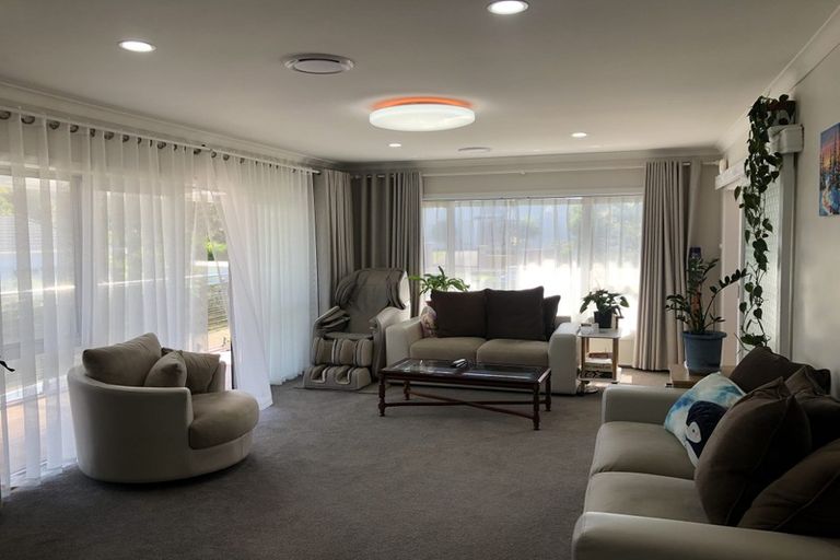 Photo of property in 194 Bleakhouse Road, Mellons Bay, Auckland, 2014