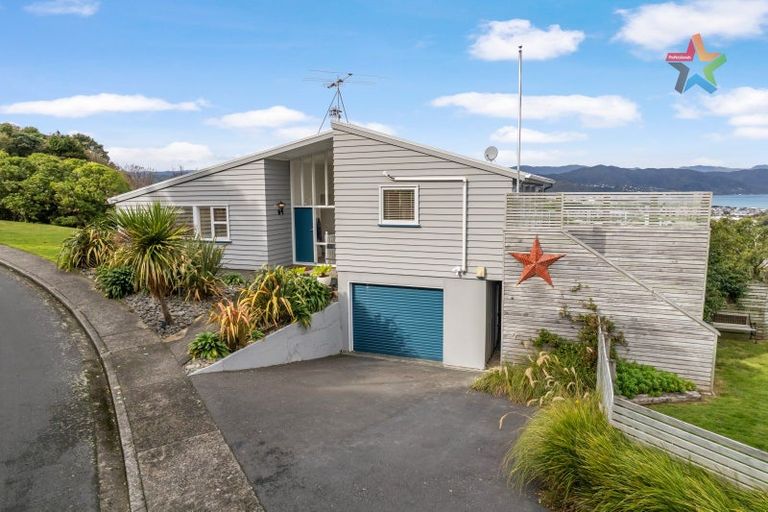 Photo of property in 10 Walnut Way, Maungaraki, Lower Hutt, 5010