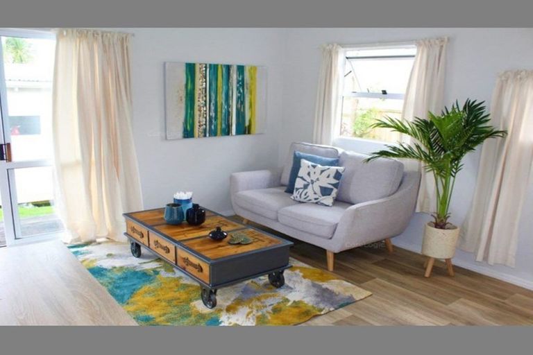 Photo of property in 3/60 Roberton Road, Avondale, Auckland, 1026