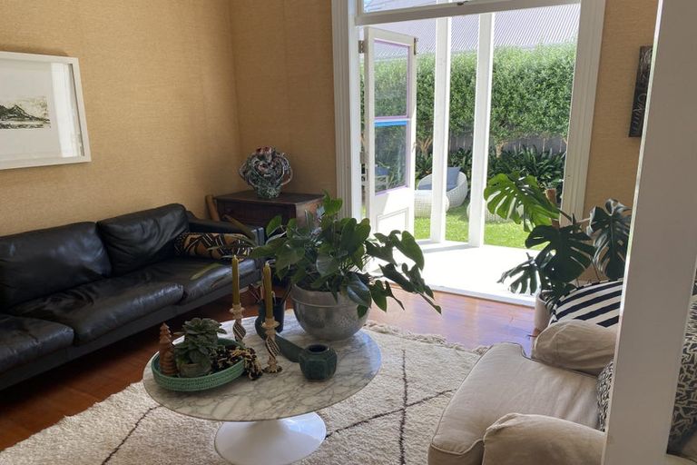 Photo of property in 7 Takarunga Road, Devonport, Auckland, 0624