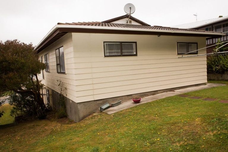 Photo of property in 32 Fyvie Avenue, Tawa, Wellington, 5028