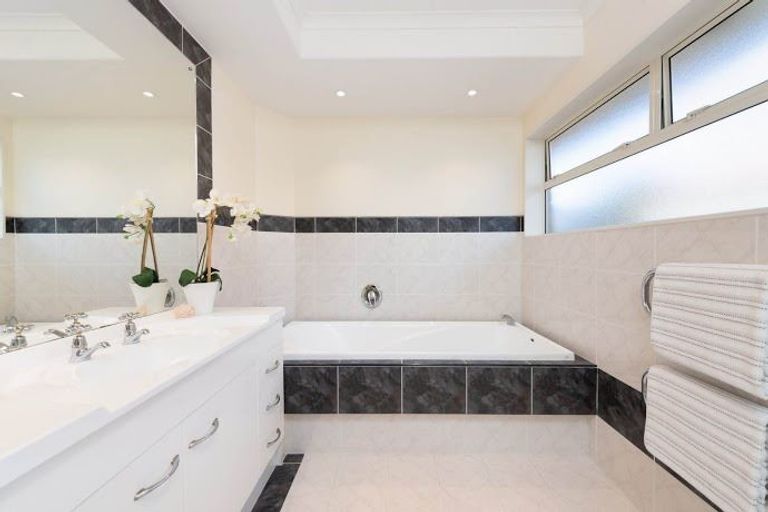 Photo of property in 17 Lilac Place, Otumoetai, Tauranga, 3110