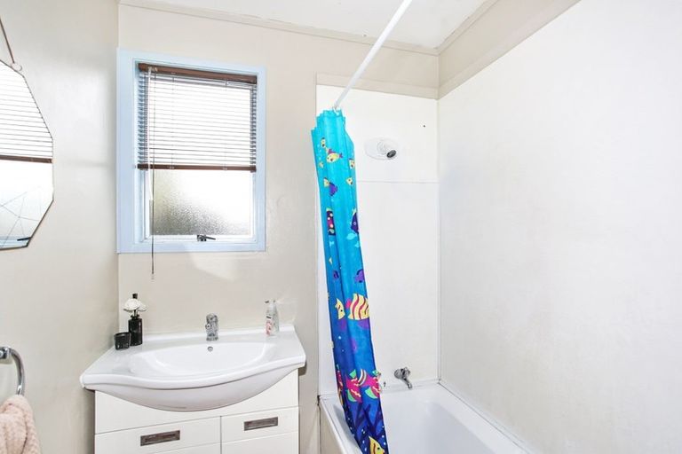 Photo of property in 10 Blackgate Place, Weymouth, Auckland, 2103