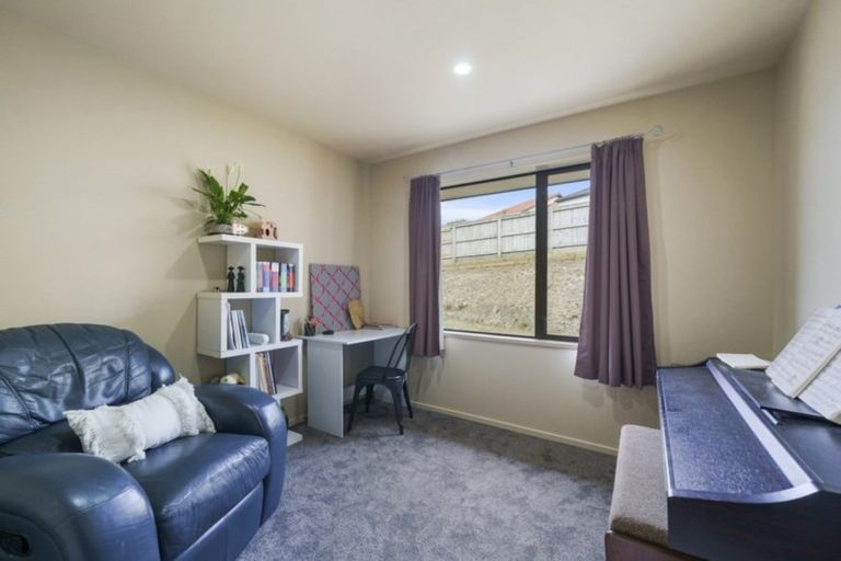 Photo of property in 22 Aotea Drive, Aotea, Porirua, 5024