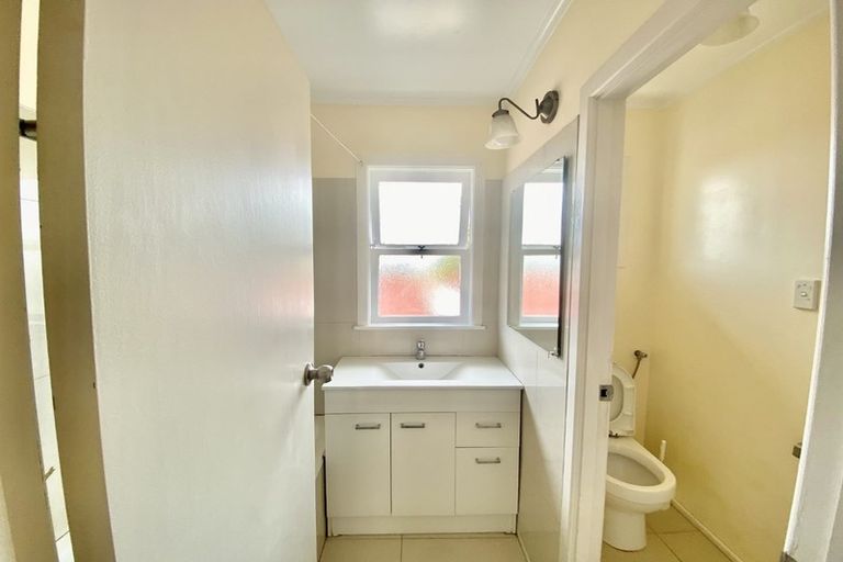 Photo of property in 25 Clayton Road, Manurewa, Auckland, 2102