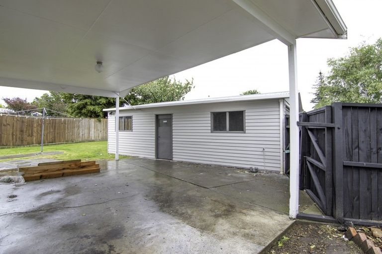 Photo of property in 33 Rhodes Drive, Kelvin Grove, Palmerston North, 4414