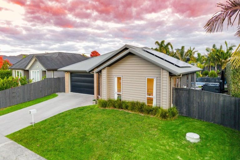 Photo of property in 14 Will Street, Huapai, Kumeu, 0810