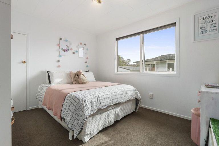 Photo of property in 32 Allington Road, Massey, Auckland, 0614