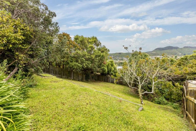 Photo of property in 12 Taylor Terrace, Tawa, Wellington, 5028