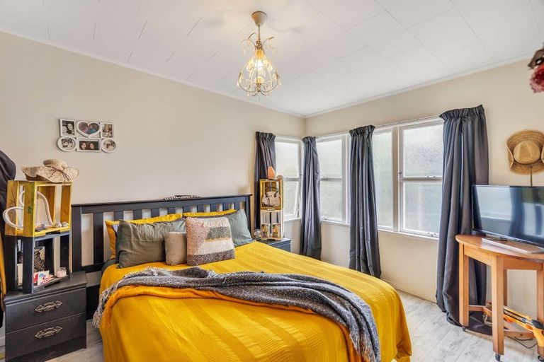 Photo of property in 243 Kenilworth Road, Mayfair, Hastings, 4122