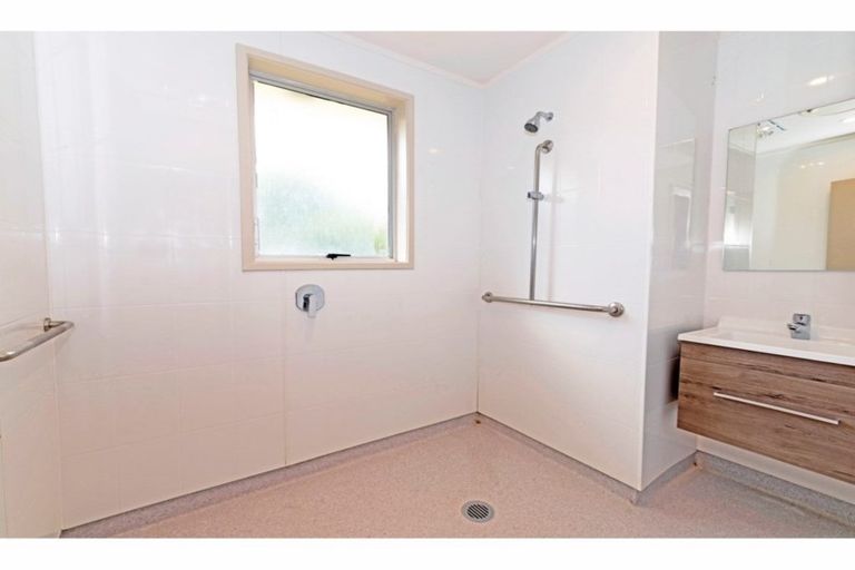 Photo of property in 1 Shale Avenue, Massey, Auckland, 0614