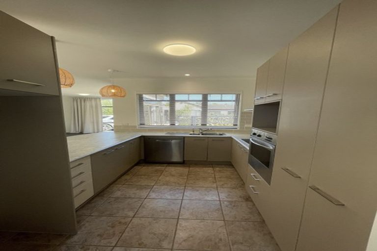 Photo of property in 1 Pepperdine Place, Albany, Auckland, 0632