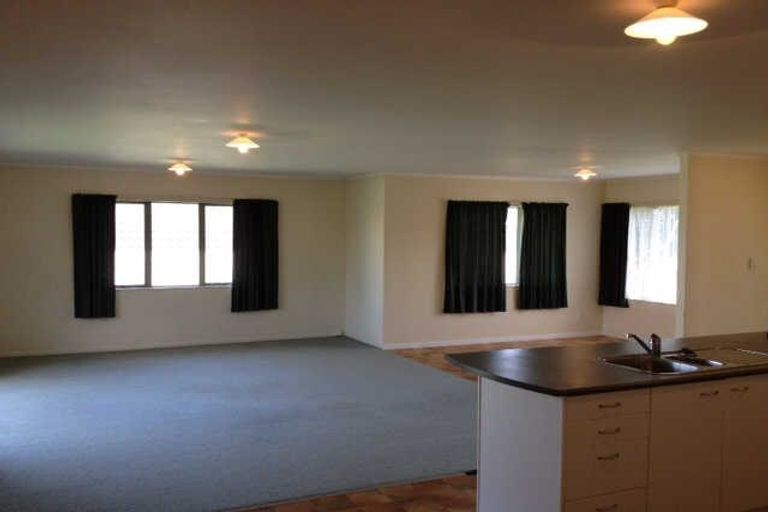 Photo of property in 18 Cyclamen Road, Mangere, Auckland, 2022