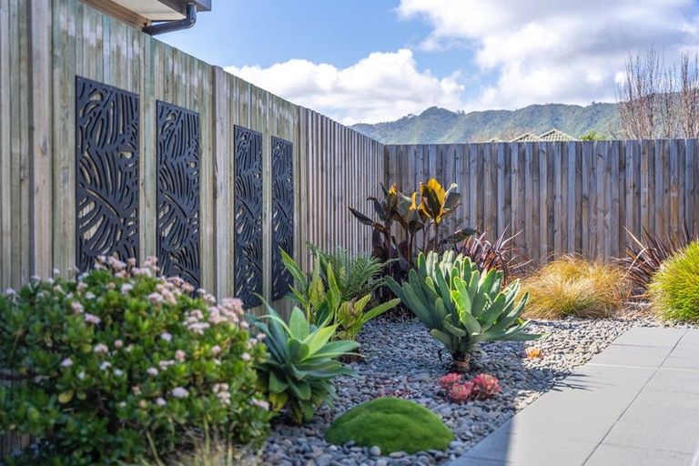 Photo of property in 17 Kaiwaru Place, Waikanae, 5036