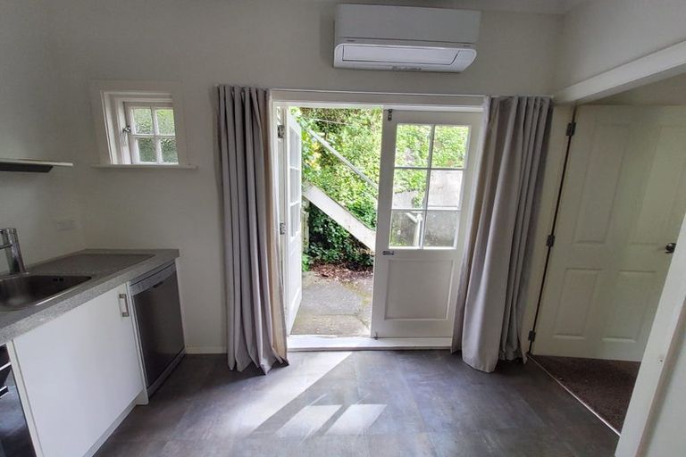 Photo of property in 1 Glasgow Street, Kelburn, Wellington, 6012